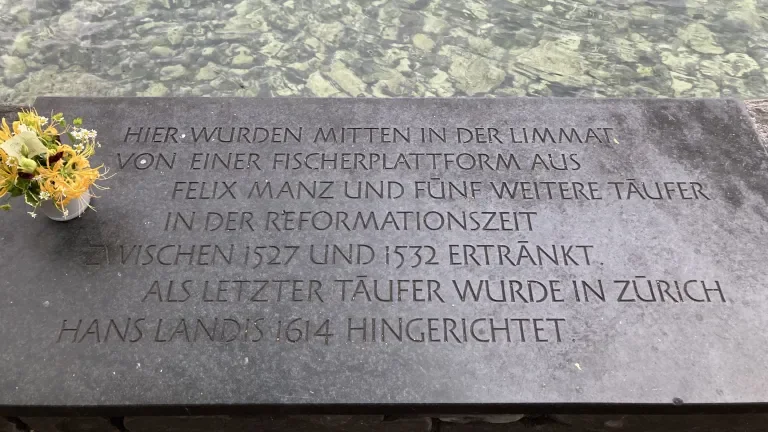 Gedenktafel an der Schipfe beim Zürcher Rathaus, 2004 eingeweiht
