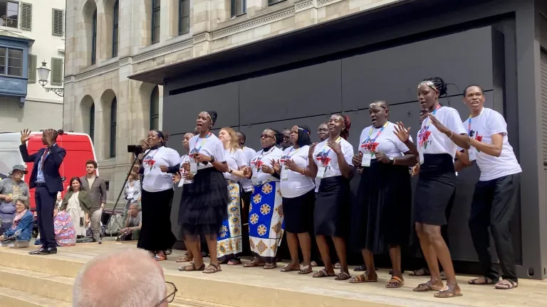 Mennonitischer Chor aus Kenia auf dem Zwingliplatz
